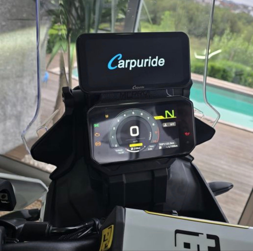 Pantalla Carpuride montada con el adaptador Quad Lock en una CFMoto 450MT