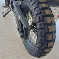 Protector de cadena y piñón instalado en Husqvarna Norden 901