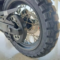 Detalle del protector de cadena y piñón en Husqvarna Norden 901
