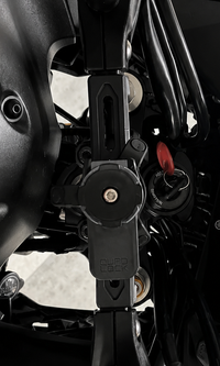Refuerzo de manillar Quad Lock instalado en Yamaha Tracer 700