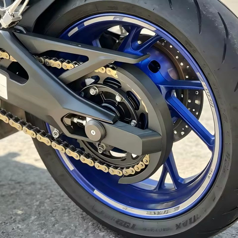 Protector de cadena y piñón trasero en la rueda de la Yamaha Tracer 9