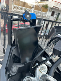 Detalle del protector solar de pantalla en Voge 800 Rally